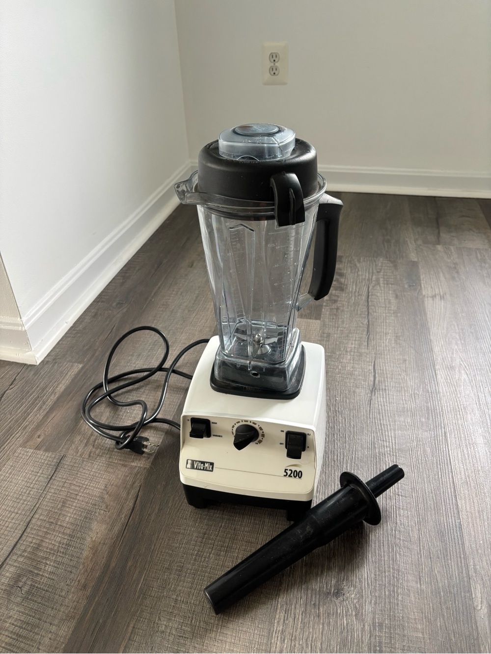 Vitamix 5200 Blender Professional Self-Cleaning 64 oz Container White
